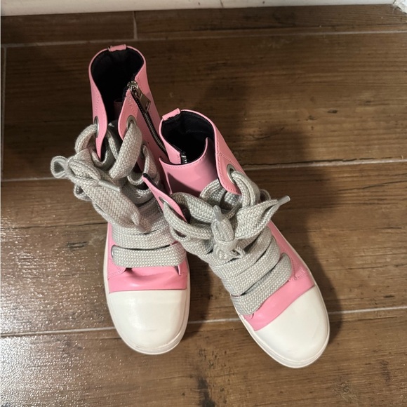 Pink High-Top Sneakers with Chunky Laces (Size 39 / US 8) - Picture 6 of 7